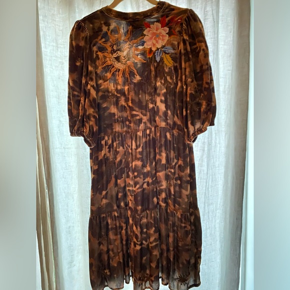 Floral Embroidered Midi Dress - Picture 7 of 9